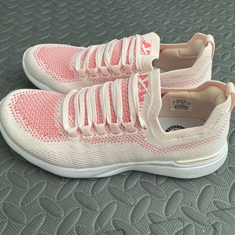 APL Women's TechLoom Breeze